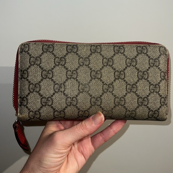 Authentic Gucci Special Edition Collector Item Kingsnake Heart Design GG Wallet - Picture 13 of 15